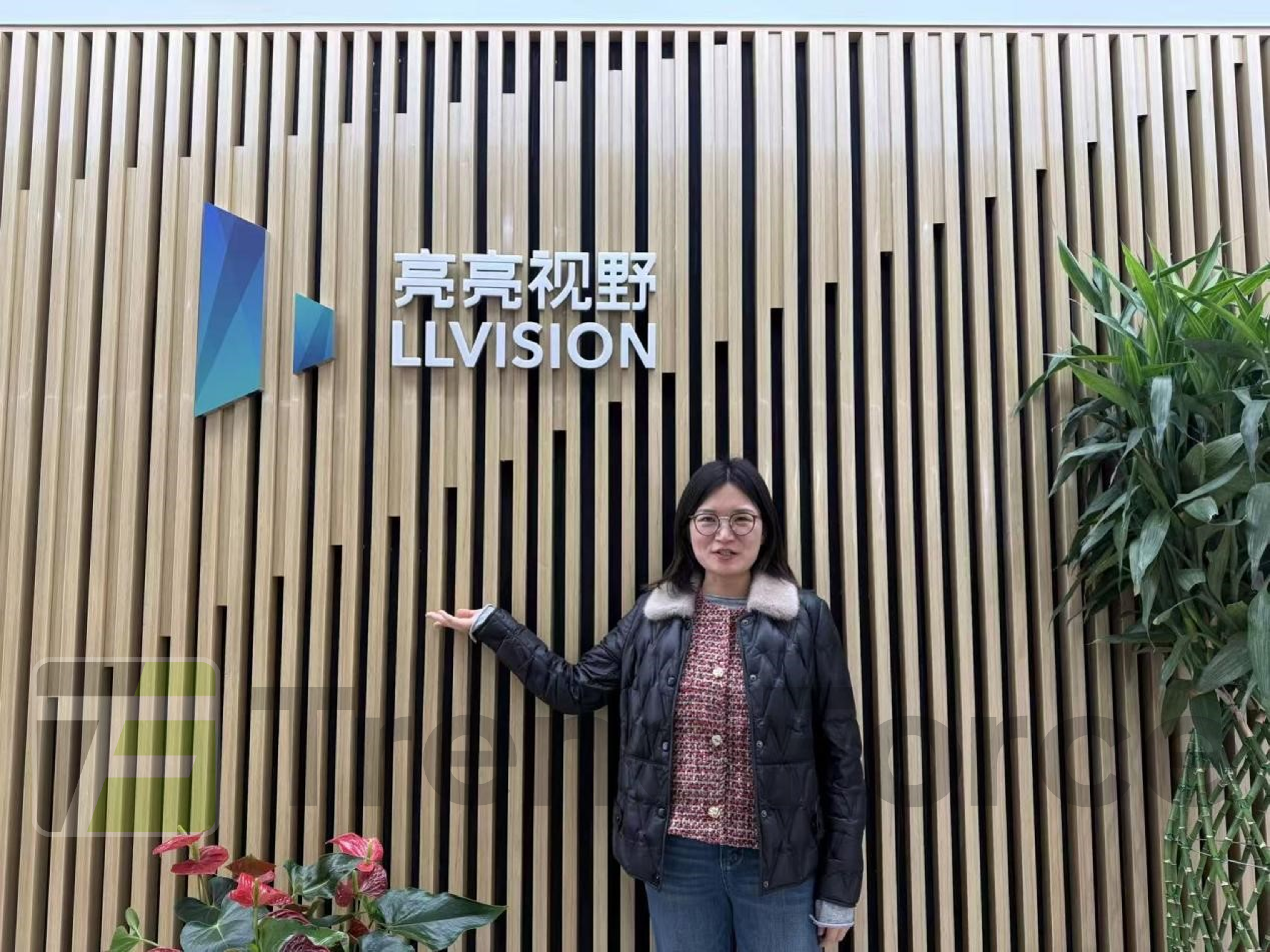 [Exclusive Interview] LLVision Breaks Through the AR Market with a Specialization Strategy, Redefining Translation Glasses